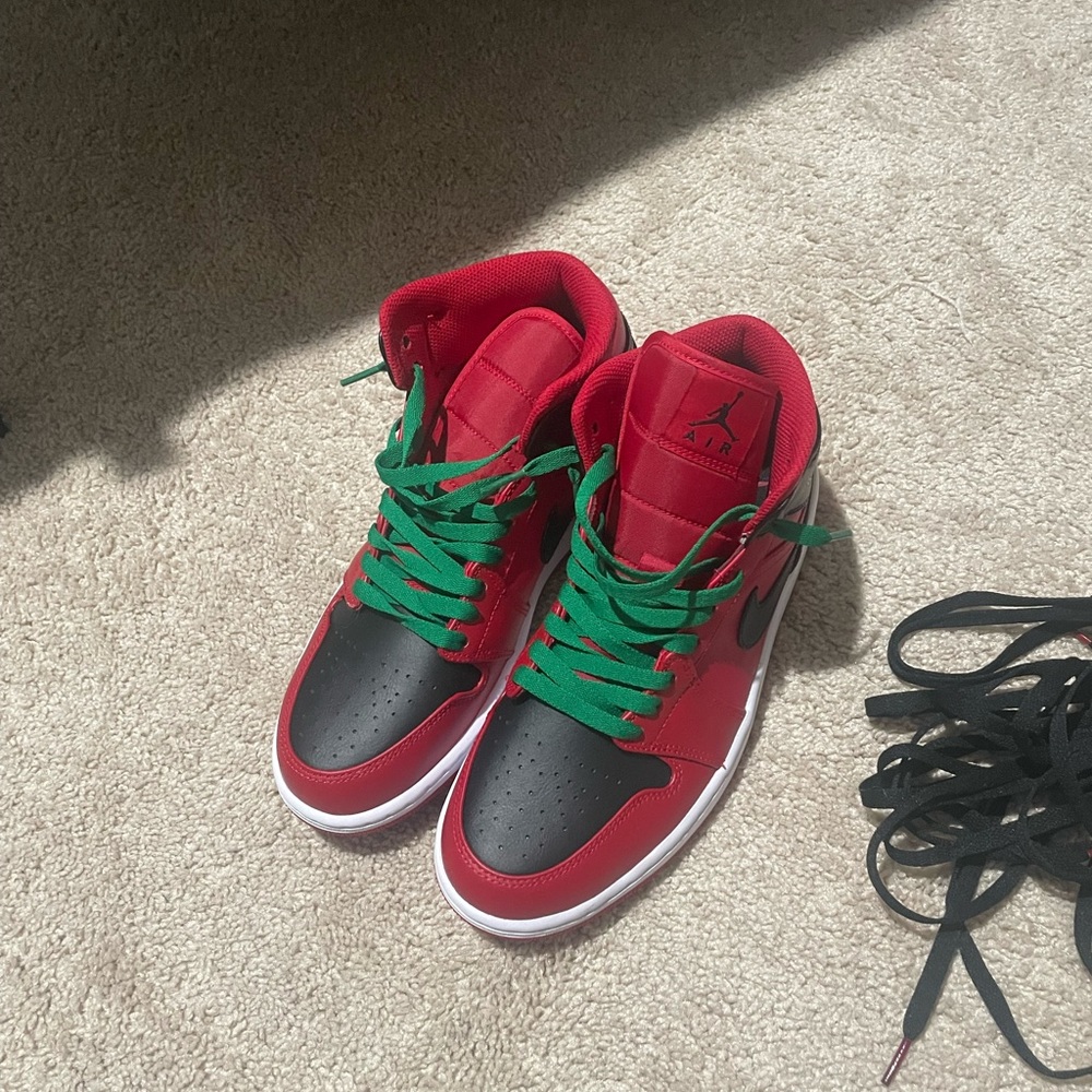 Jordan 1 black/red size 8.5. 100% authentic